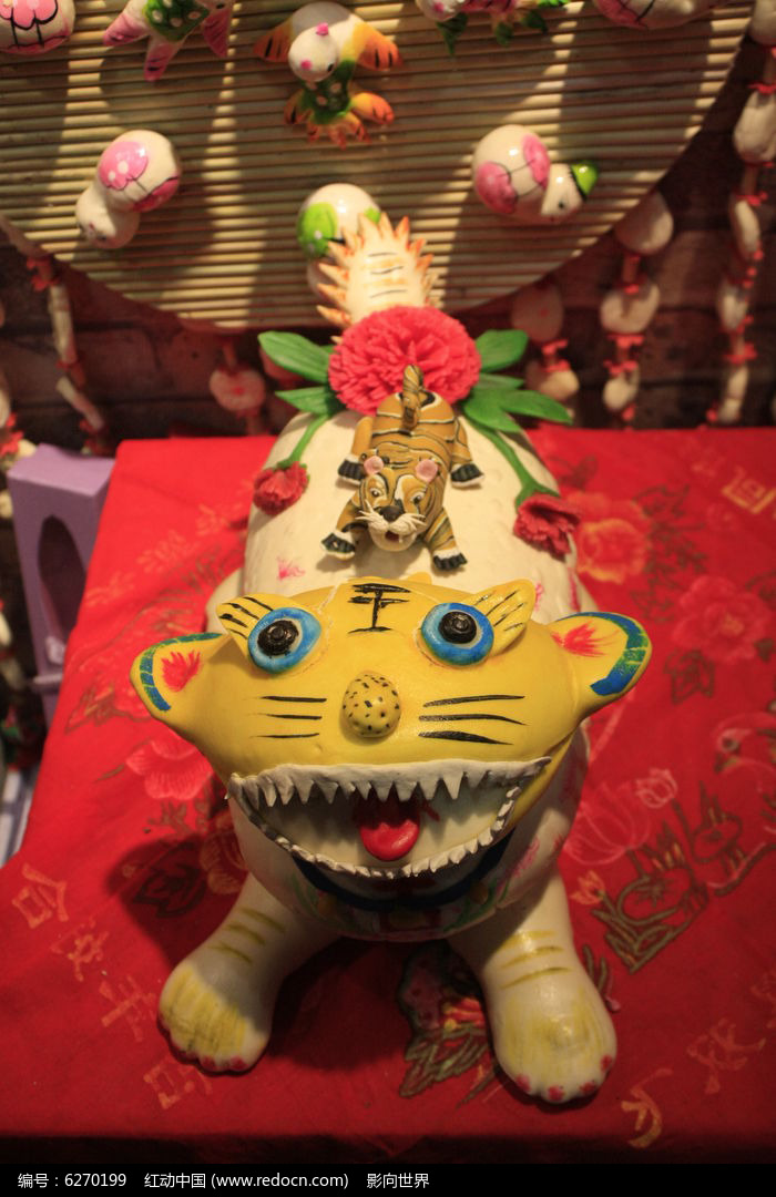 老虎面塑：传统艺术在现代平面设计中的新生