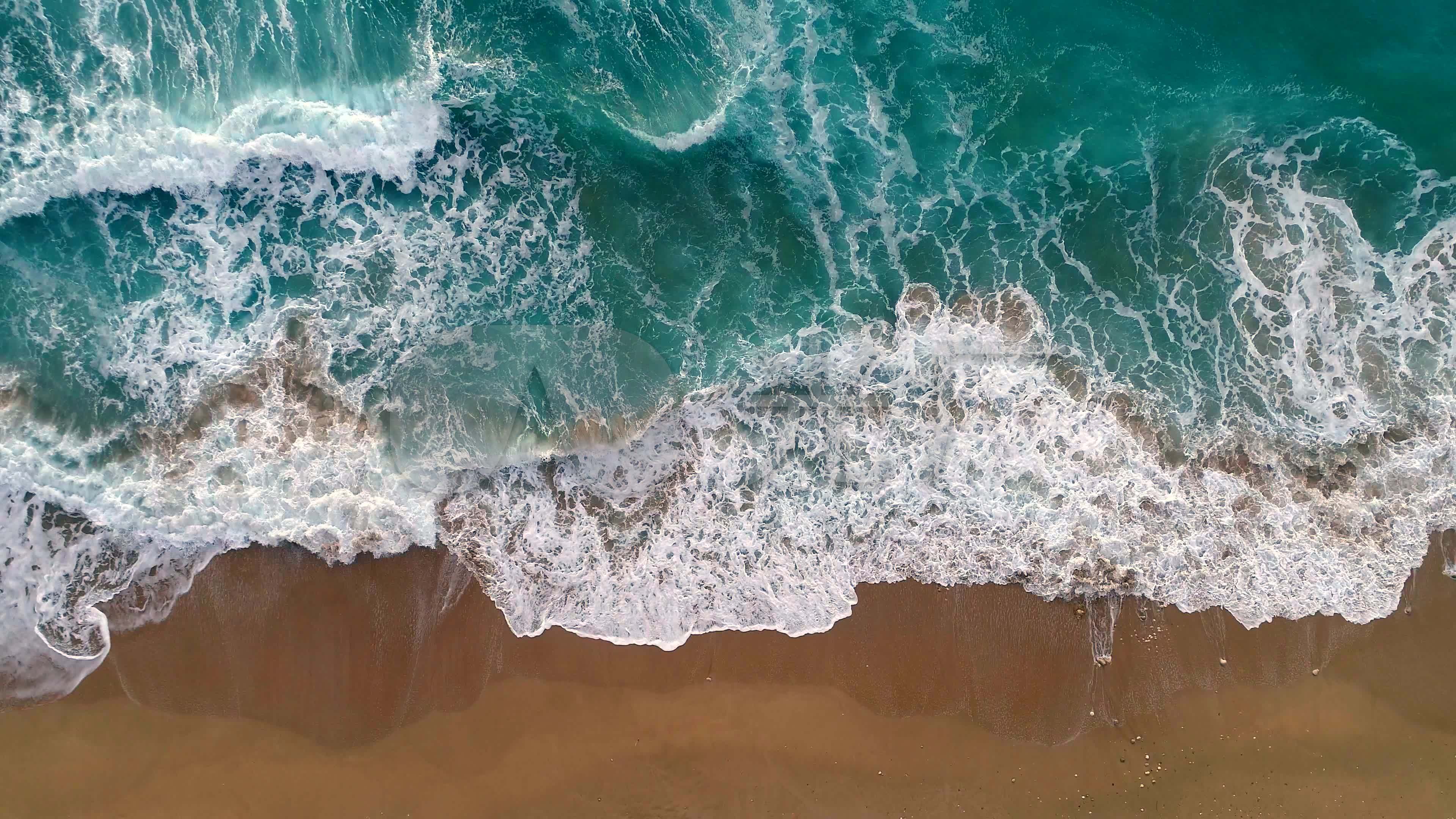 海浪轻抚，色彩舞动：海景油画平面设计之美