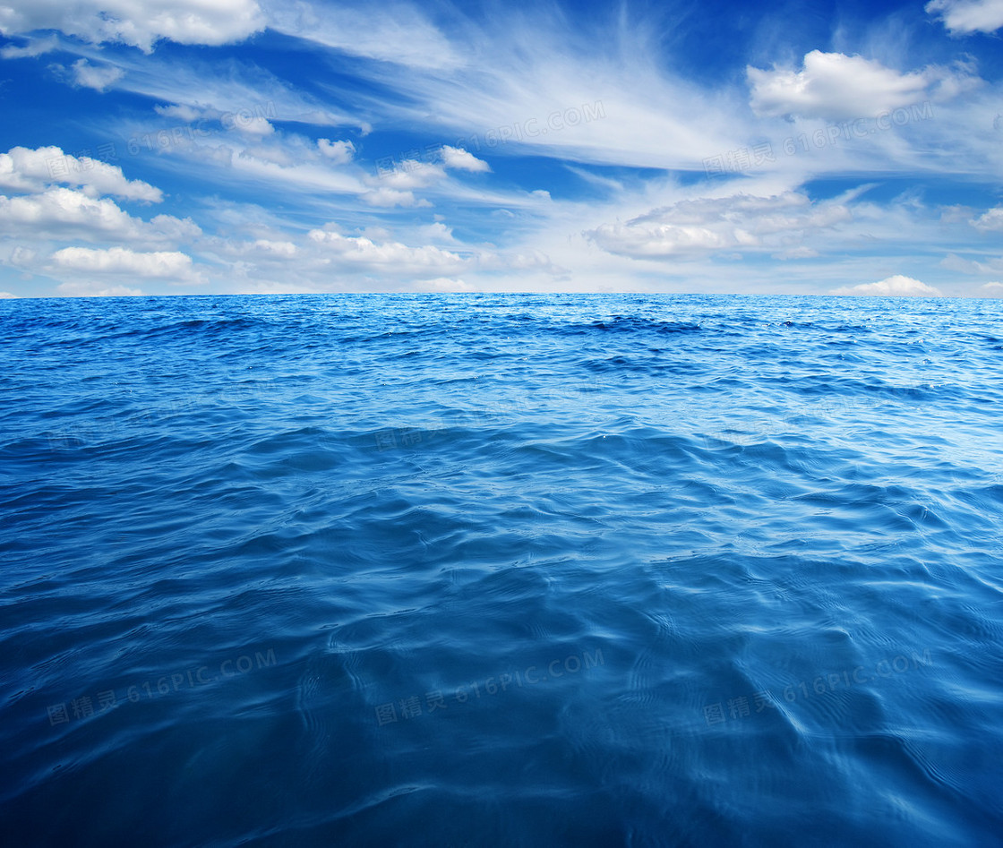 海浪中的艺术：海边平面设计图片的简约之美